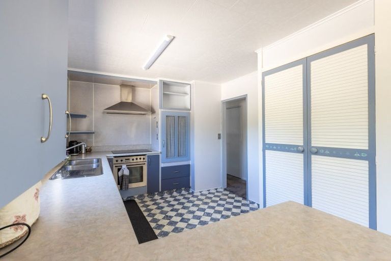 Photo of property in 529 South Road, Omata, New Plymouth, 4374