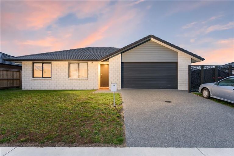Photo of property in 18 Cupples Street, Papamoa Beach, Papamoa, 3118