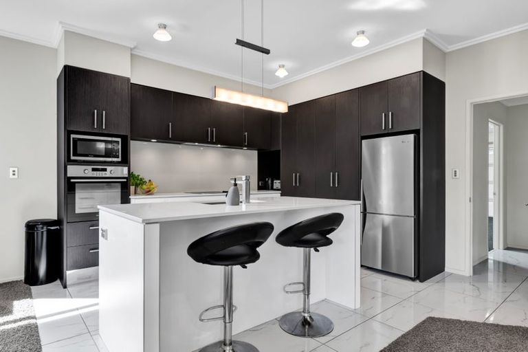 Photo of property in 2/297 Carrington Street, Vogeltown, New Plymouth, 4310