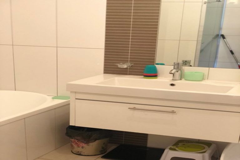 Photo of property in Bellagio Apartments, 9e/39 Taranaki Street, Te Aro, Wellington, 6011