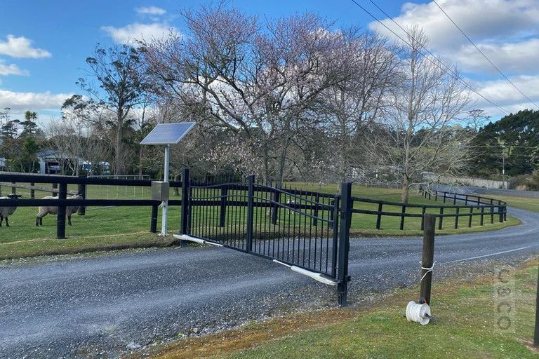 Photo of property in 206 Waitakere Road, Waitakere, Henderson, 0782