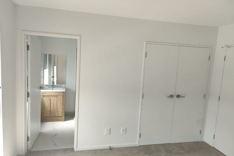 Photo of property in 8/4 Bittern Place, Henderson, Auckland, 0610