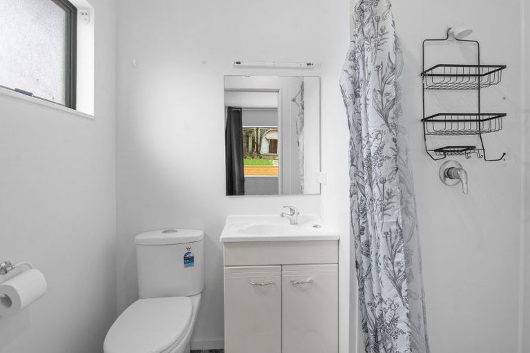 Photo of property in 121b Sunnyside Road, Sunnyvale, Auckland, 0612