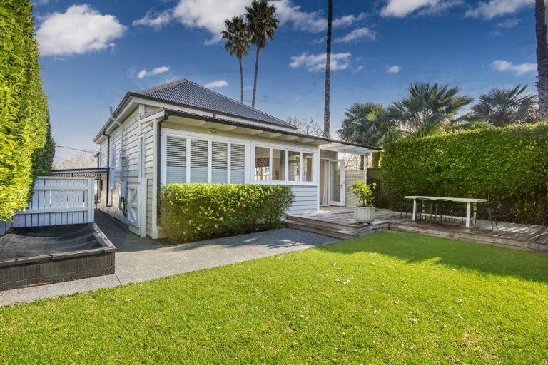 Photo of property in 2 Grahame Street, Devonport, Auckland, 0624