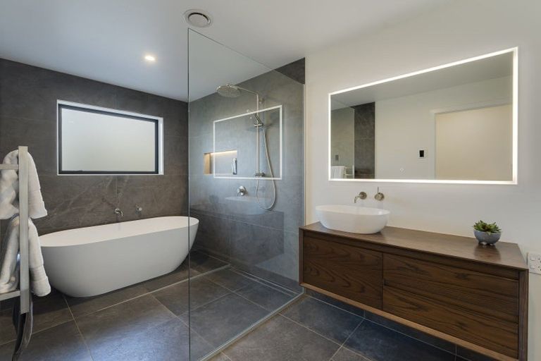 Photo of property in 18 Marjon Drive, Wanaka, 9305