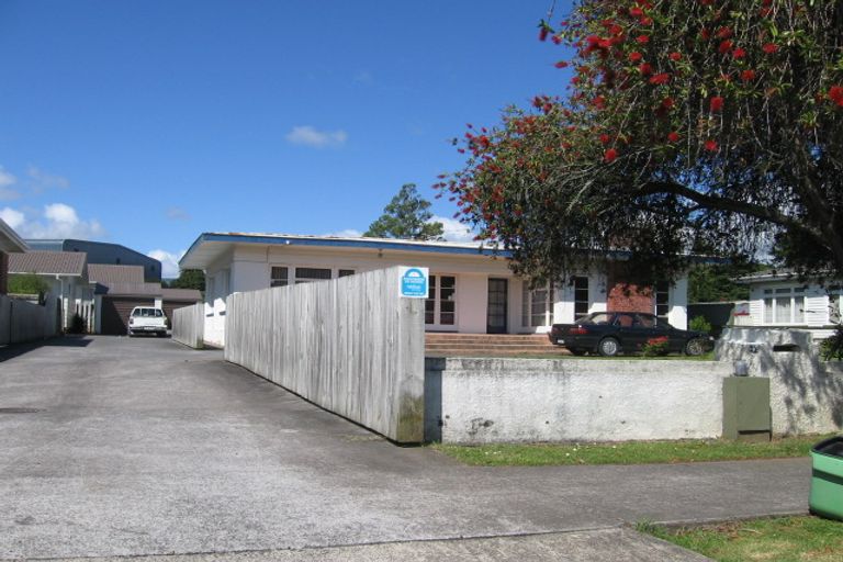 Photo of property in 2/22 Kenderdine Road, Papatoetoe, Auckland, 2025