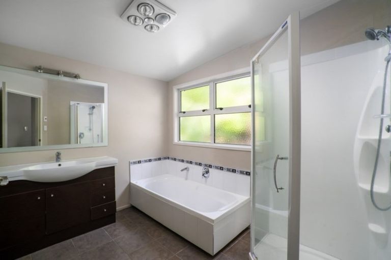 Photo of property in 33 Shera Street, Acacia Bay, Taupo, 3330