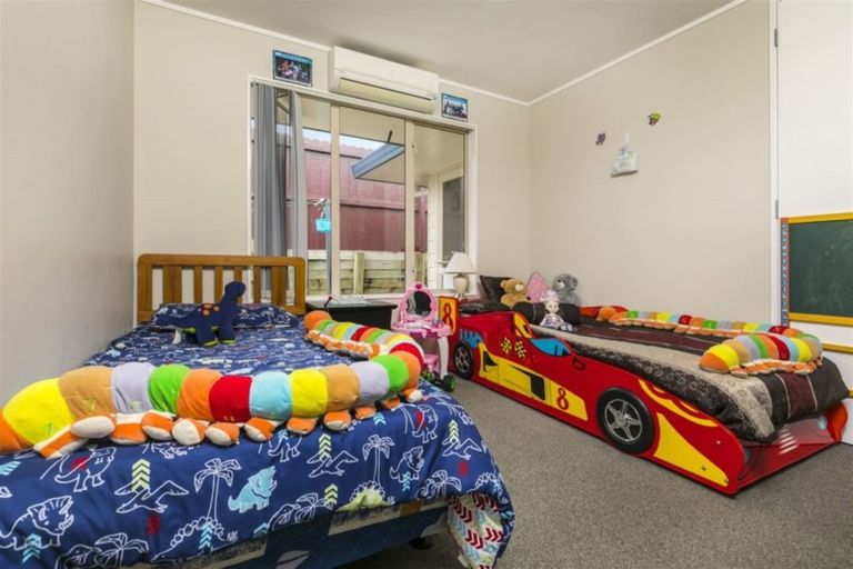 Photo of property in 78 Kingdale Road, Henderson, Auckland, 0610