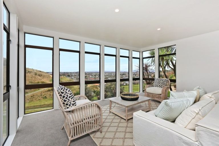 Photo of property in 9 Ridgeway Terrace, Taradale, Napier, 4112