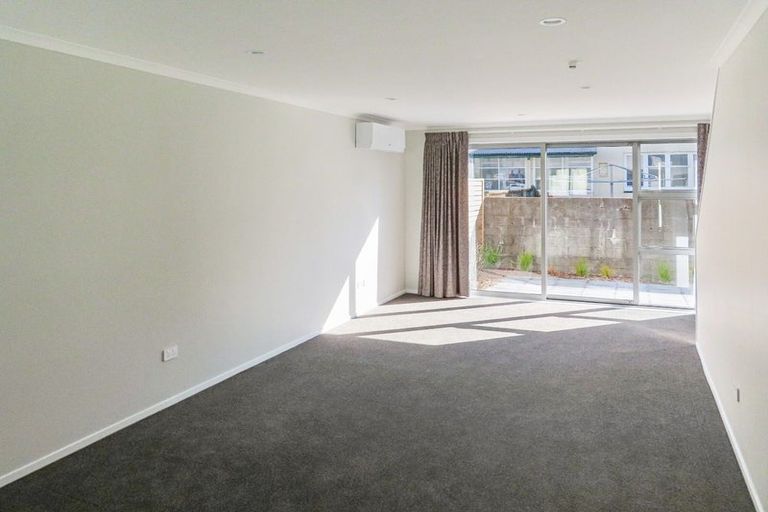 Photo of property in 5 John Reynolds Square, Hutt Central, Lower Hutt, 5010
