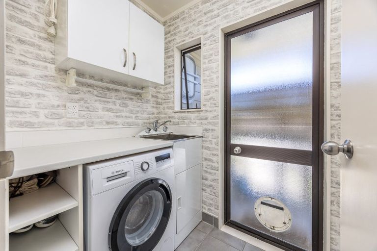 Photo of property in 1/13 Geoffrey Road, Torbay, Auckland, 0630