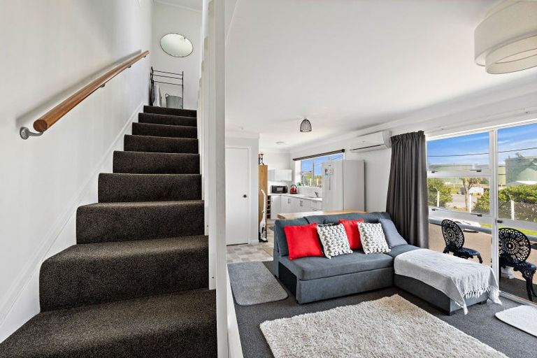 Photo of property in 27b Port View Crescent, Moturoa, New Plymouth, 4310