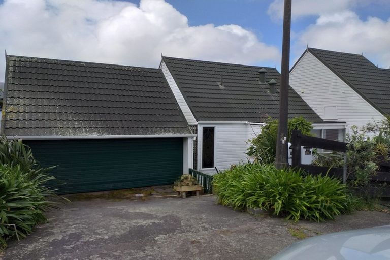 Photo of property in 26-26a Chartwell Drive, Crofton Downs, Wellington, 6035