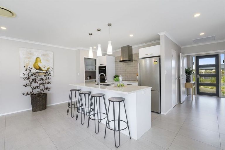 Photo of property in 115 Penetaka Heights, Pyes Pa, Tauranga, 3112