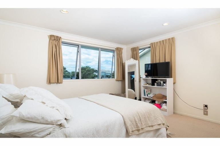 Photo of property in 11l Clearwater Cove, West Harbour, Auckland, 0618