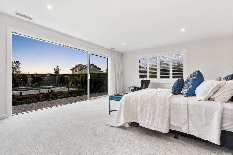 Photo of property in 32 Sandpiper Avenue, Point Wells, 0986