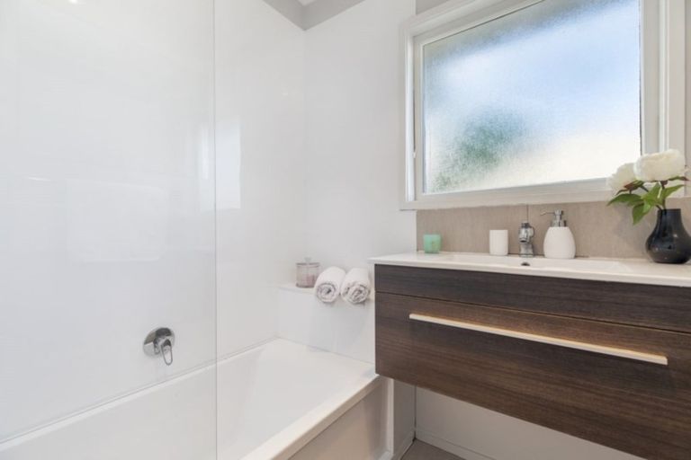 Photo of property in 76 Thompson Terrace, Manurewa, Auckland, 2102