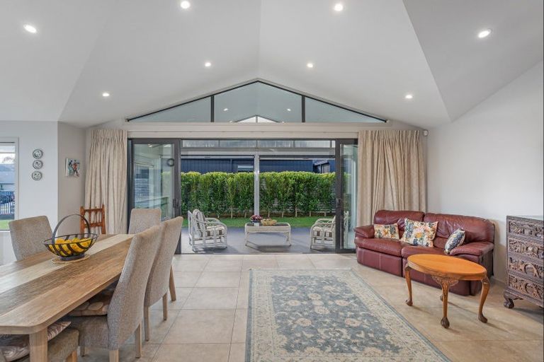 Photo of property in 1 Topping Place, Whitianga, 3510