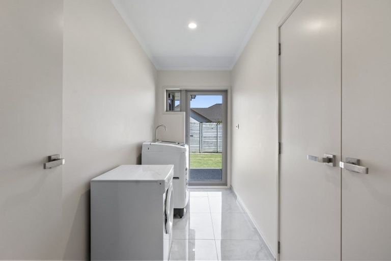 Photo of property in 5 Links Drive, Waiwhakaiho, New Plymouth, 4312