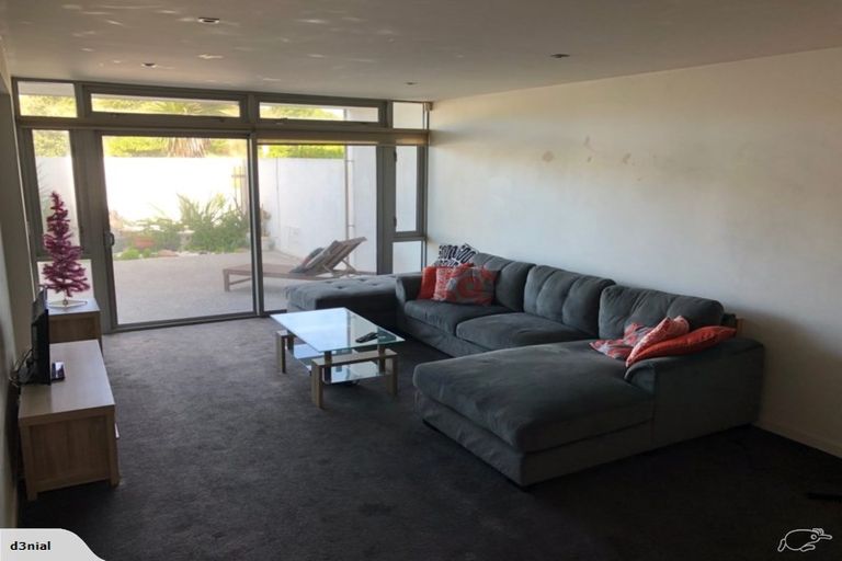 Photo of property in 2/272 Marine Parade, New Brighton, Christchurch, 8061