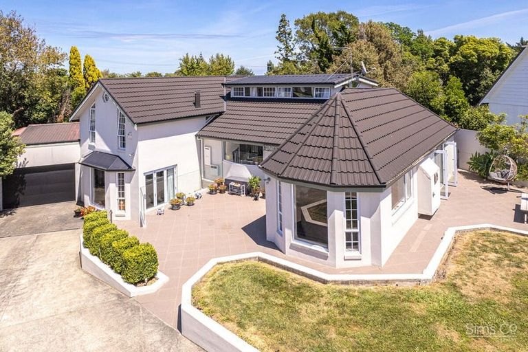 Photo of property in 2 Burtts Road, Durie Hill, Whanganui, 4500