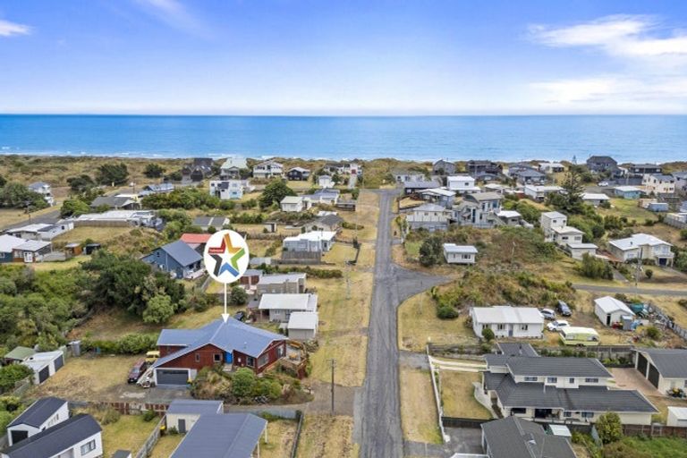Photo of property in 4 Trafalgar Street, Foxton Beach, Foxton, 4815