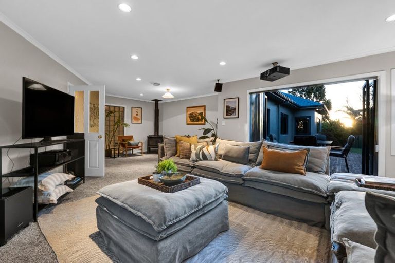 Photo of property in 92 Govett Avenue, Frankleigh Park, New Plymouth, 4310