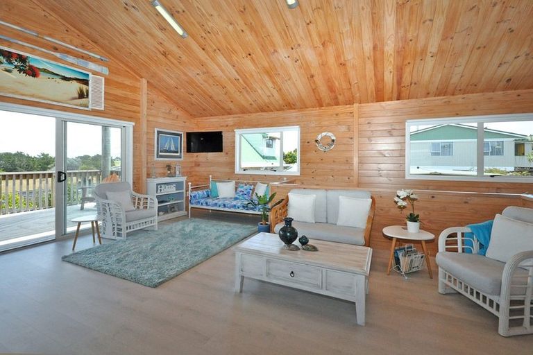 Photo of property in 37 Shakespear Road, Army Bay, Whangaparaoa, 0930