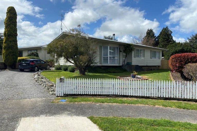 Photo of property in 19 Baillie Crescent, Carterton, 5713