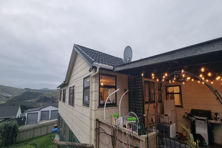 Photo of property in 142 Mark Avenue, Grenada Village, Wellington, 6037