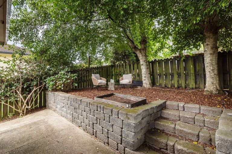 Photo of property in 1/44 Barbados Drive, Unsworth Heights, Auckland, 0632