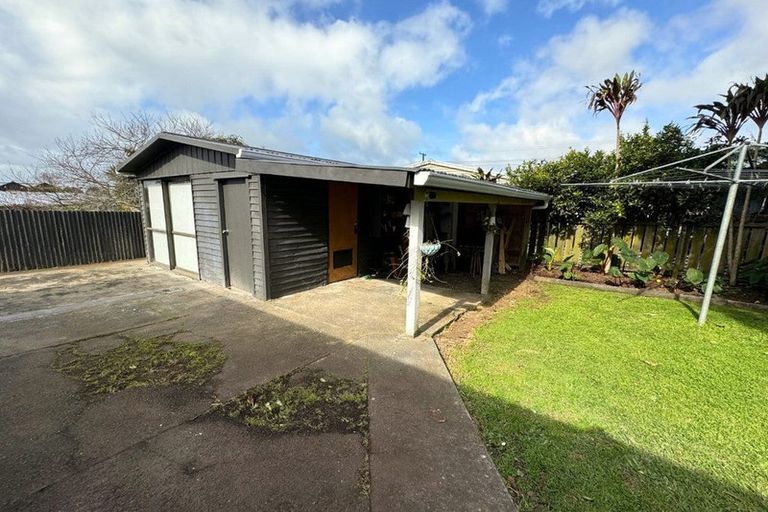 Photo of property in 5a Waipani Road, Te Atatu Peninsula, Auckland, 0610