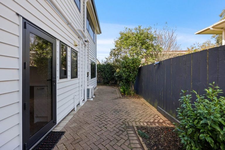 Photo of property in 2/30 Eastern Beach Road, Eastern Beach, Auckland, 2012