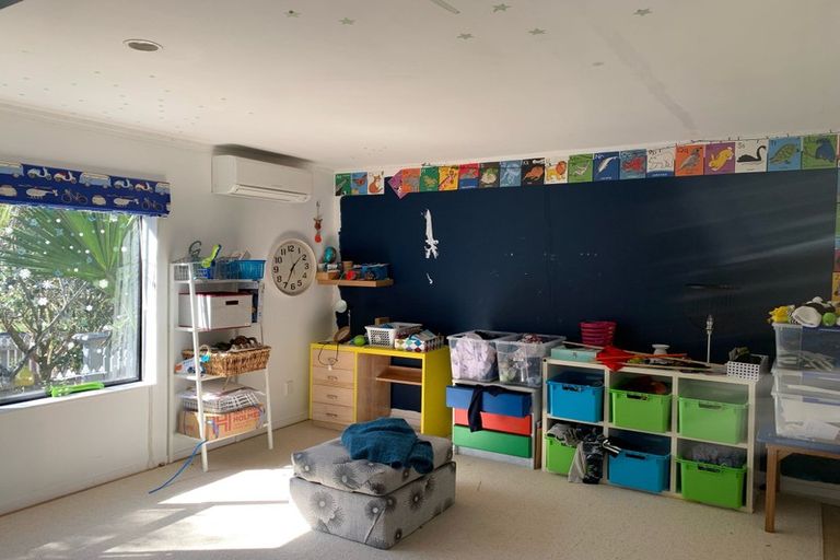 Photo of property in 1/1 Tern Place, Unsworth Heights, Auckland, 0632