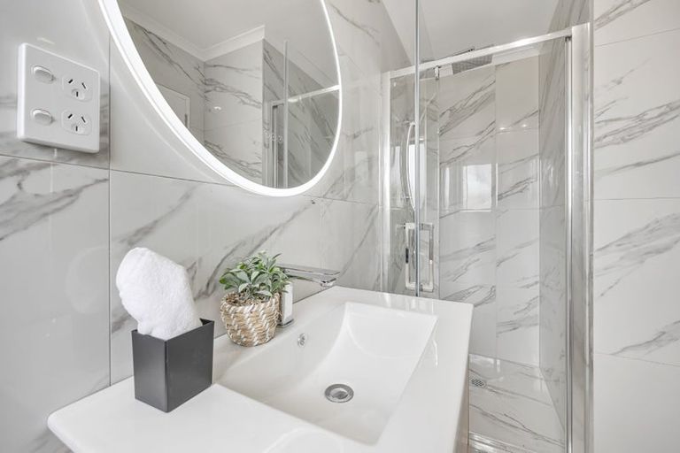 Photo of property in 23 Piriti Place, Weymouth, Auckland, 2103