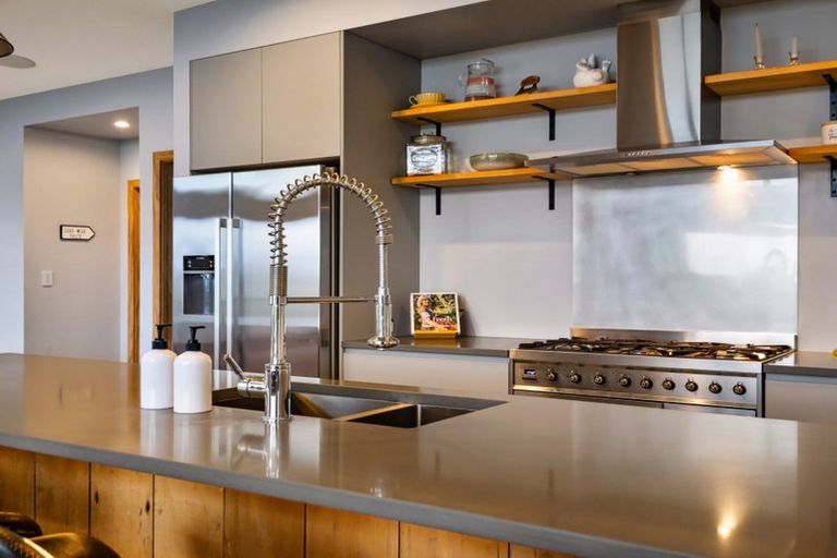 Photo of property in 33 Hakao Road, Minden, Tauranga, 3171