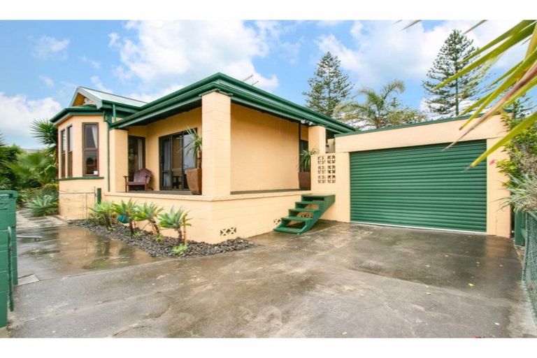 Photo of property in 90 Te Awa Avenue, Te Awa, Napier, 4110