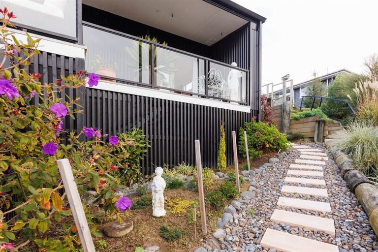 Photo of property in 121 Cashmere Drive, Fitzherbert, Palmerston North, 4410