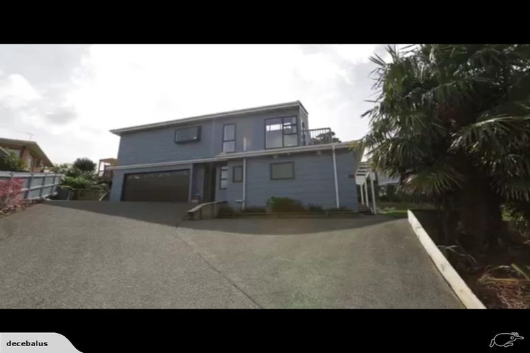 Photo of property in 21 Glen Vista Place, Bayview, Auckland, 0629