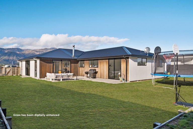 Photo of property in 4 Pennycook Place, Lake Hawea, Wanaka, 9382