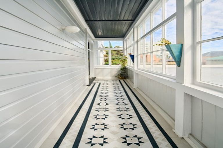 Photo of property in 2 Hay Street, Oriental Bay, Wellington, 6011