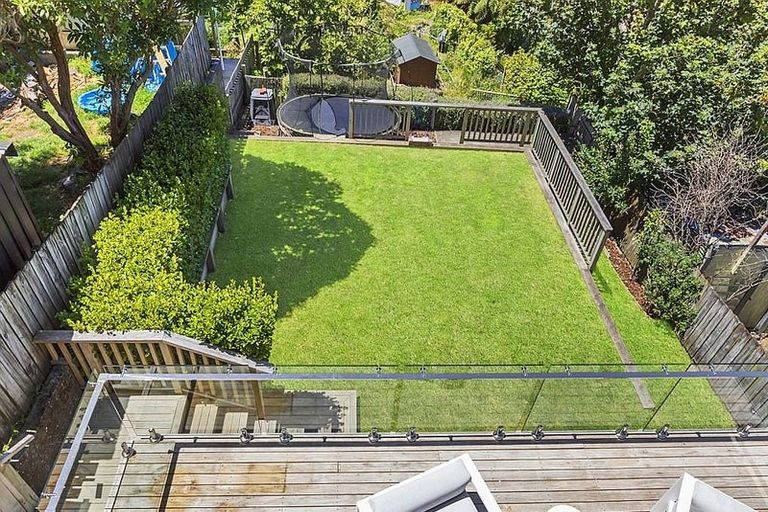 Photo of property in 15 Mills Road, Brooklyn, Wellington, 6021