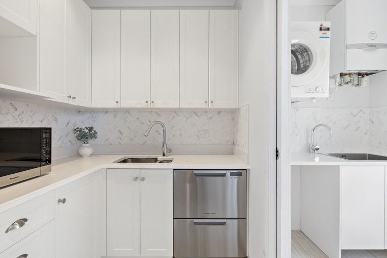 Photo of property in 74 Oroua Street, Eastbourne, Lower Hutt, 5013