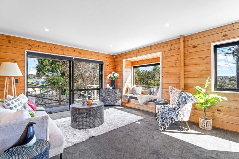 Photo of property in 1/80 Browns Bay Road, Rothesay Bay, Auckland, 0630