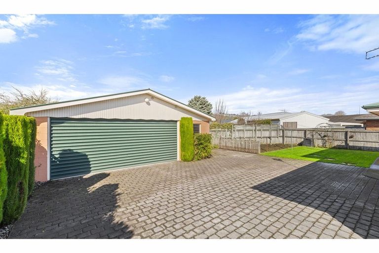 Photo of property in 12a Gamblins Road, Saint Martins, Christchurch, 8022