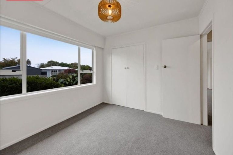 Photo of property in 5 Nikau Street, Inglewood, 4330