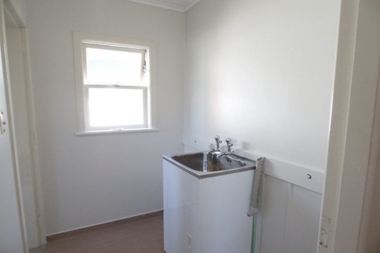 Photo of property in 81 Royal View Road, Te Atatu South, Auckland, 0610