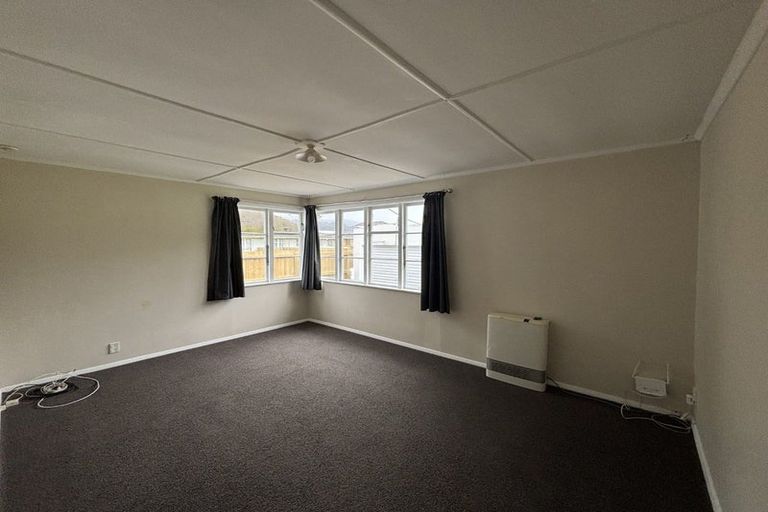Photo of property in 124 Hewer Crescent, Naenae, Lower Hutt, 5011