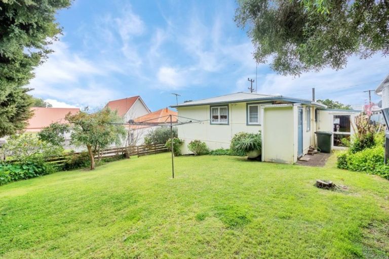 Photo of property in 3 Puriri Street, Helensville, 0800
