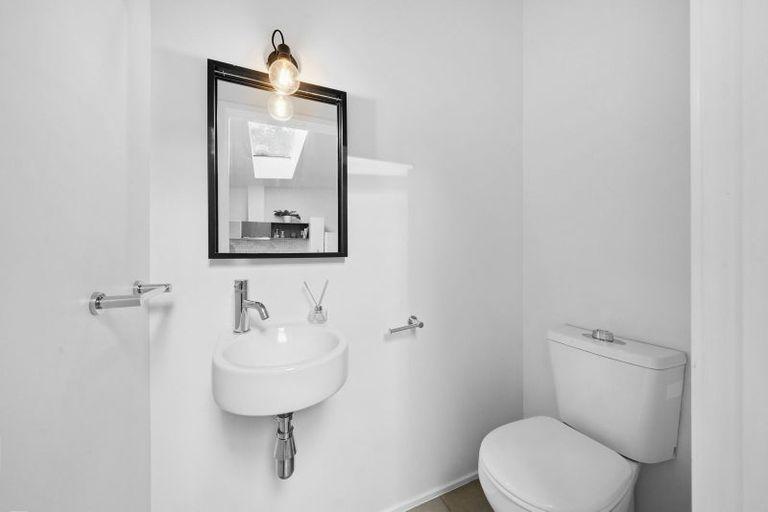 Photo of property in 23/2 Onslow Road, Khandallah, Wellington, 6035